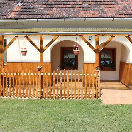 Orban Porta Hotel Szalafo Exterior photo